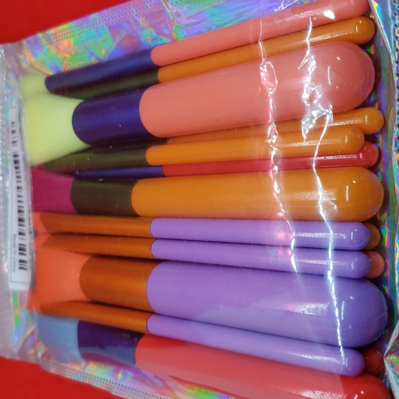 Multicolored Makeup Set 15 Pc - Picture 3 of 5